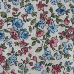 Tissu motif petites fleurs roses et bleues sur fond écru